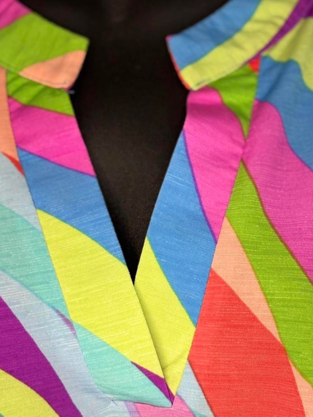 Colorful Wave-Print Dress in Multicolor - Picture 2 of 6